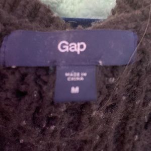 Selling a gap sweater